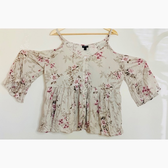 TORRID NWT Open Shoulder Flowy Floral Dobby Blouse - Picture 7 of 7